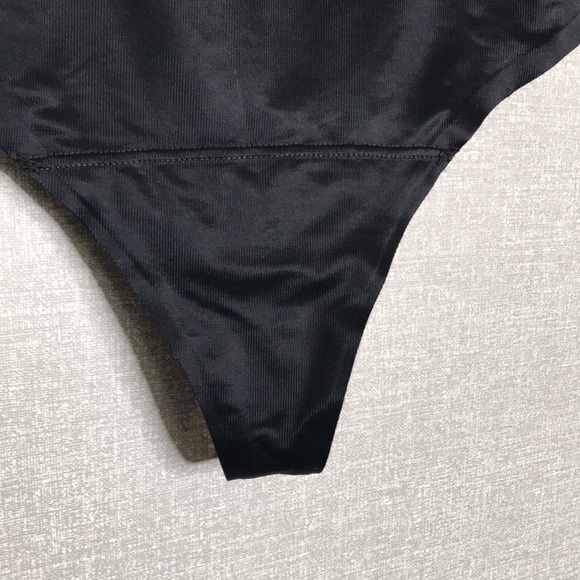 NWOT Assets by Spanx Women's Flawless Finish High-Waist Shaping Thong - Picture 2 of 5